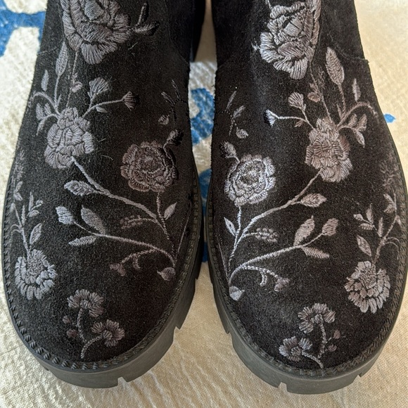 Johnny Was Vixie Chelsea Lug Boots - Picture 7 of 17